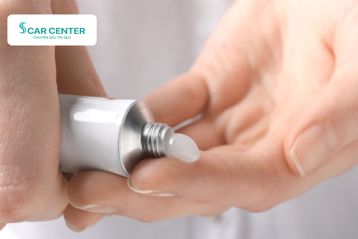 Tuyệt đối không tự ý bôi thuốc